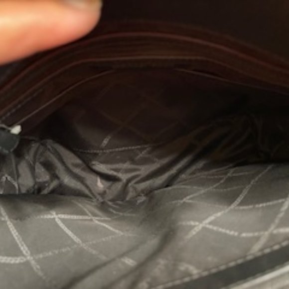 MICHAEL KORS EUC BLACK LEATHER TOTE - Picture 9 of 11